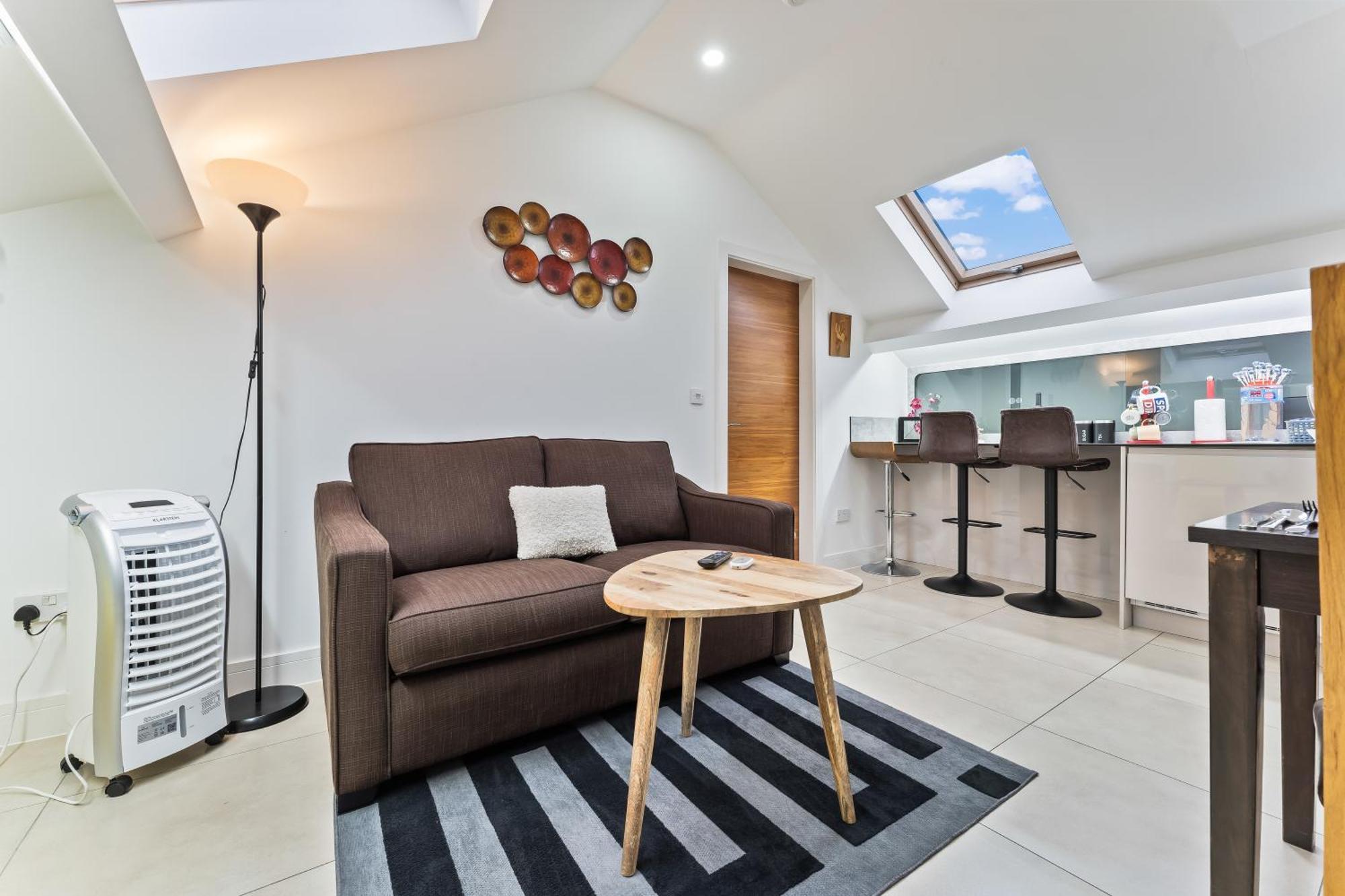 Exquisite 2-Bedroom Penthouse-Sleeps 7-Free Parking With Workstations & High-Speed Wifi Birmingham Exterior photo
